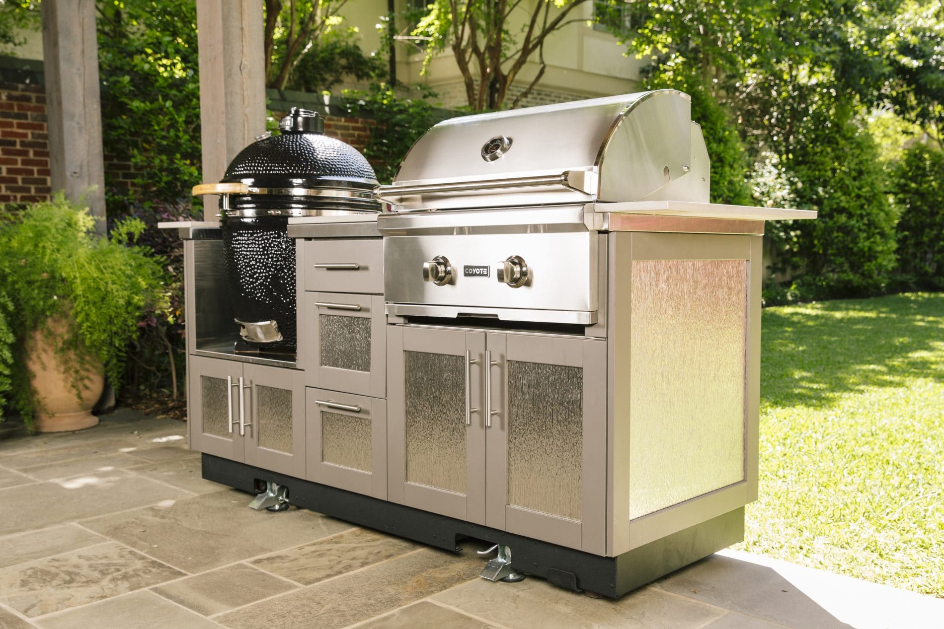 Coyote-Grill-with-Asado-Smoker-71