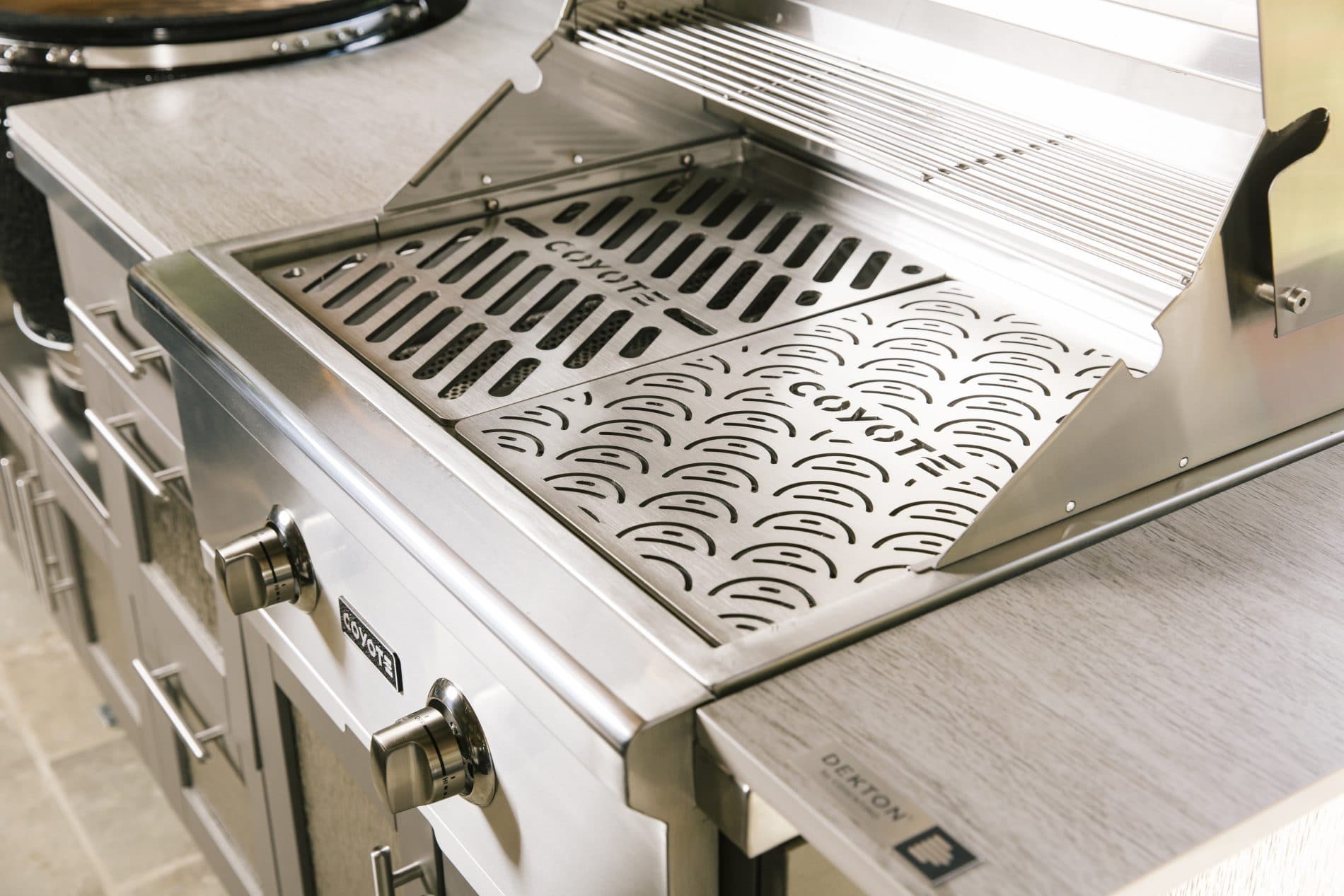 Coyote-Grill-with-Asado-Smoker-79