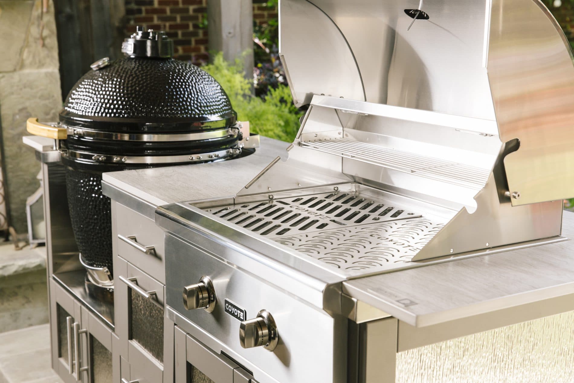 Coyote-Grill-with-Asado-Smoker-80