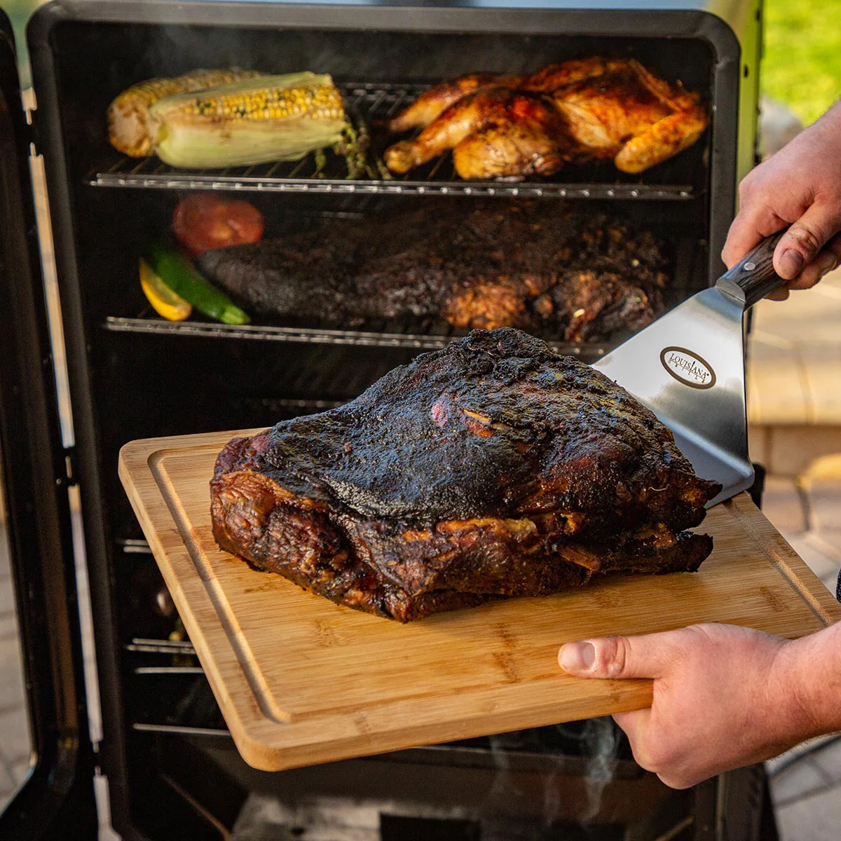 louisiana-grills-vertical-pellet-smoker-black-label-4_1024x1024@2x